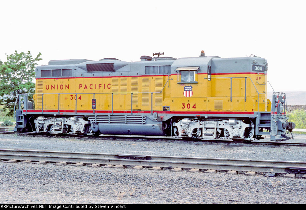 Union Pacific #304, an Omaha GP20. It's a GP9 that UP upgraded with a turbo.